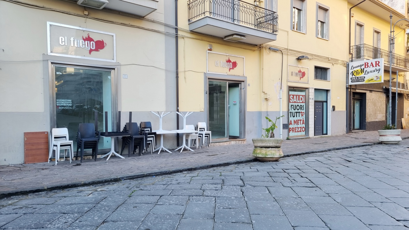 Negozio in affitto a Maddaloni