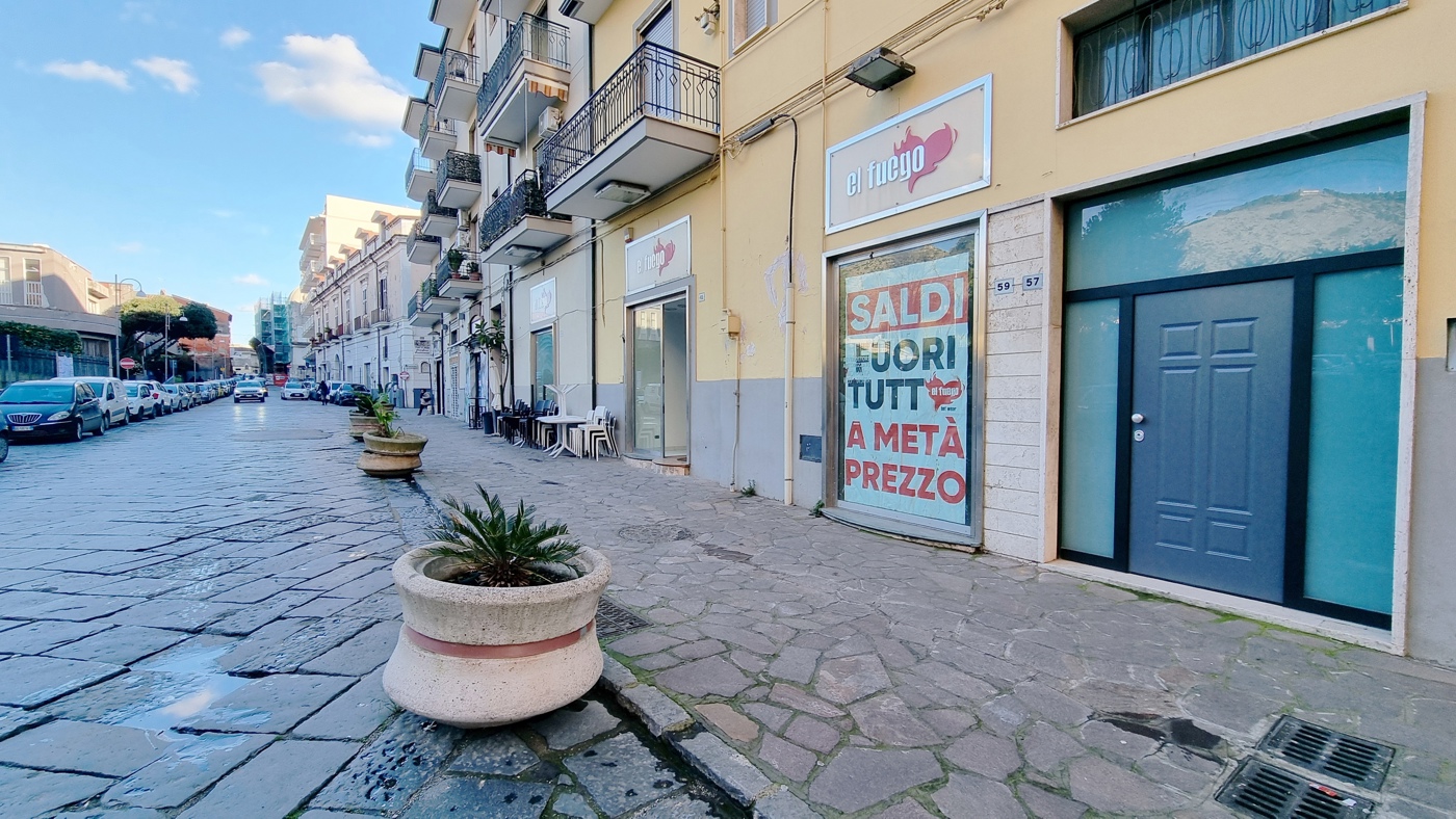 Negozio in affitto a Maddaloni