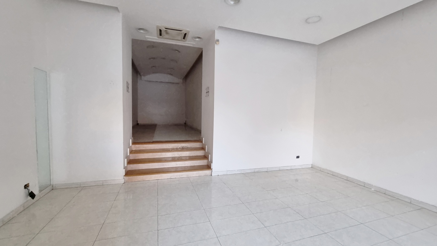 Negozio in affitto a Maddaloni