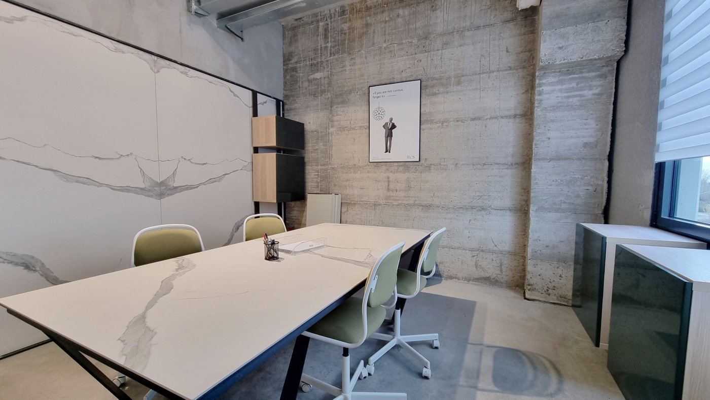 Ufficio con box doppio a Caserta