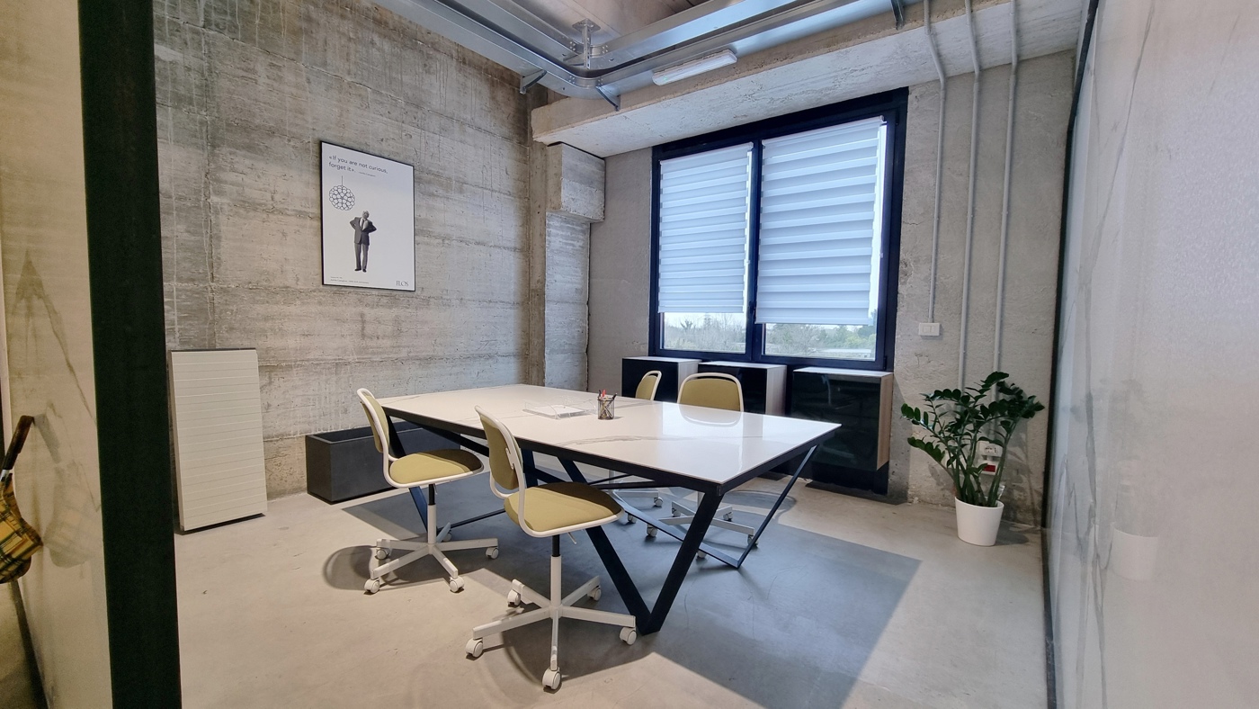 Ufficio con box doppio a Caserta