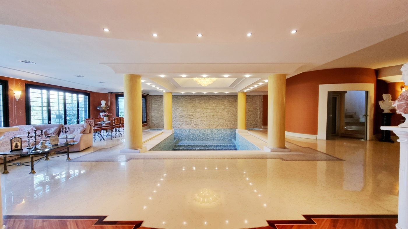 Villa con giardino a Caserta