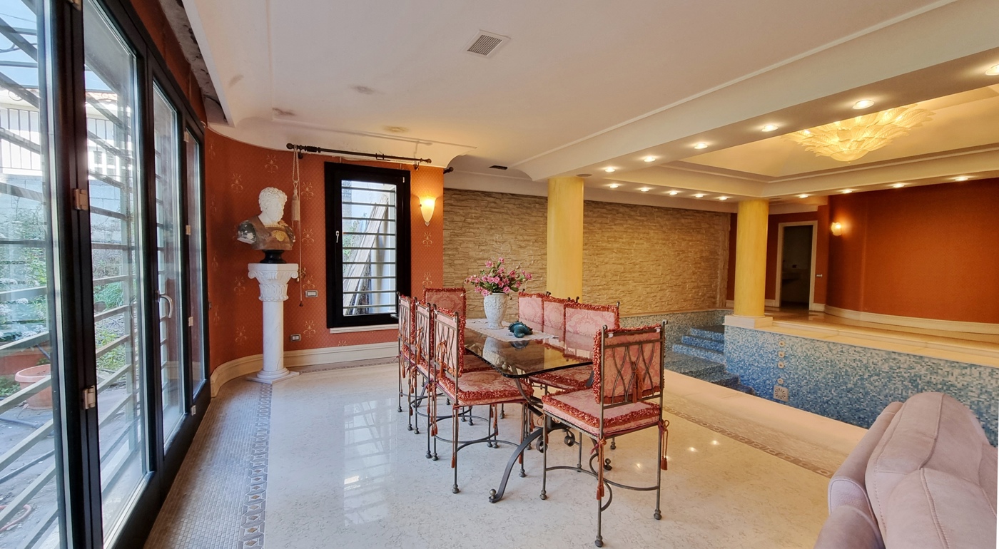 Villa con giardino a Caserta