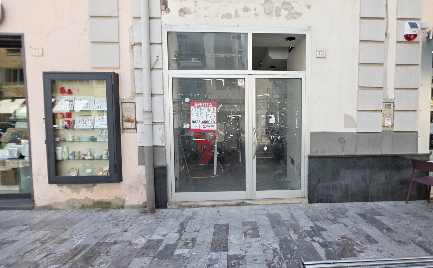Negozio in affitto a Caserta