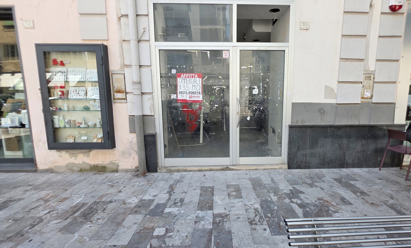 Negozio in affitto a Caserta