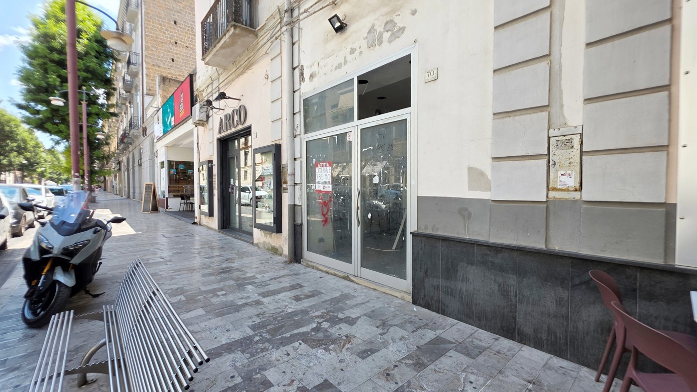 Negozio in affitto a Caserta