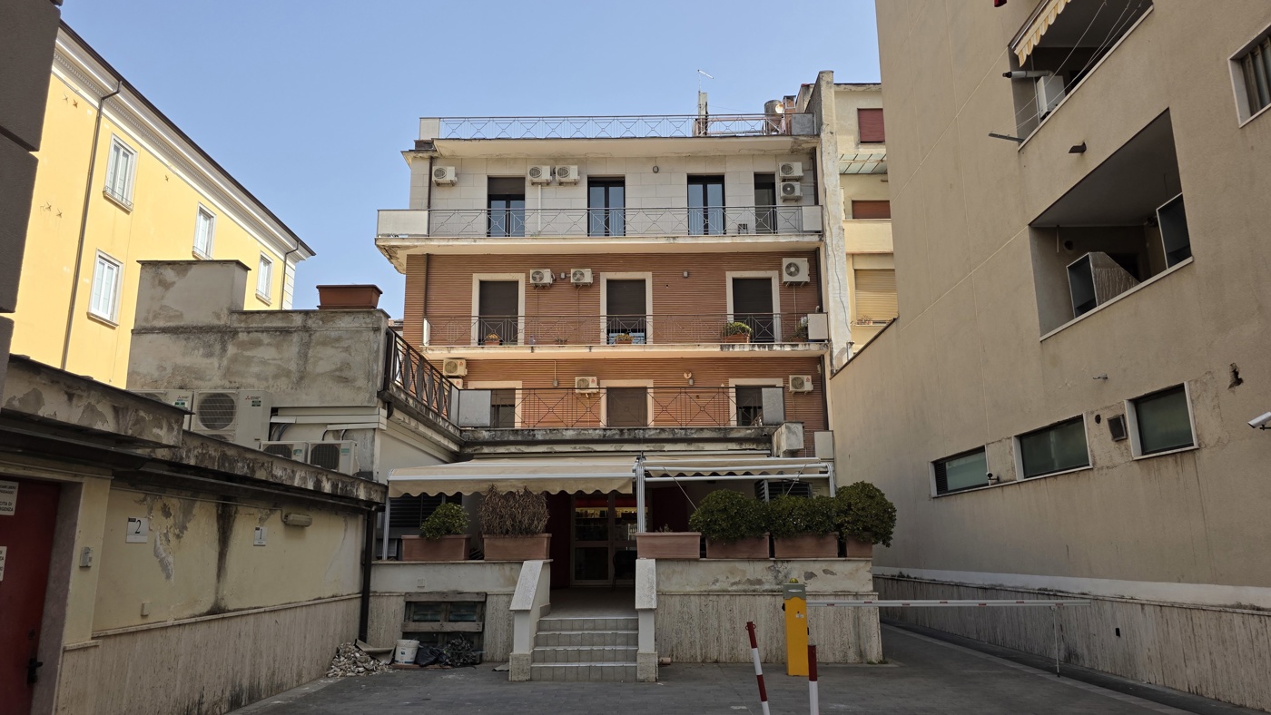 Ufficio con box doppio a Caserta