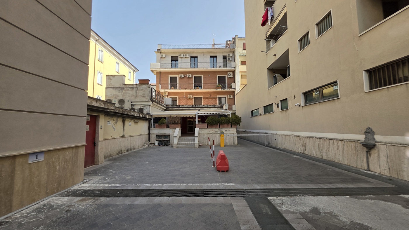 Ufficio con box doppio a Caserta