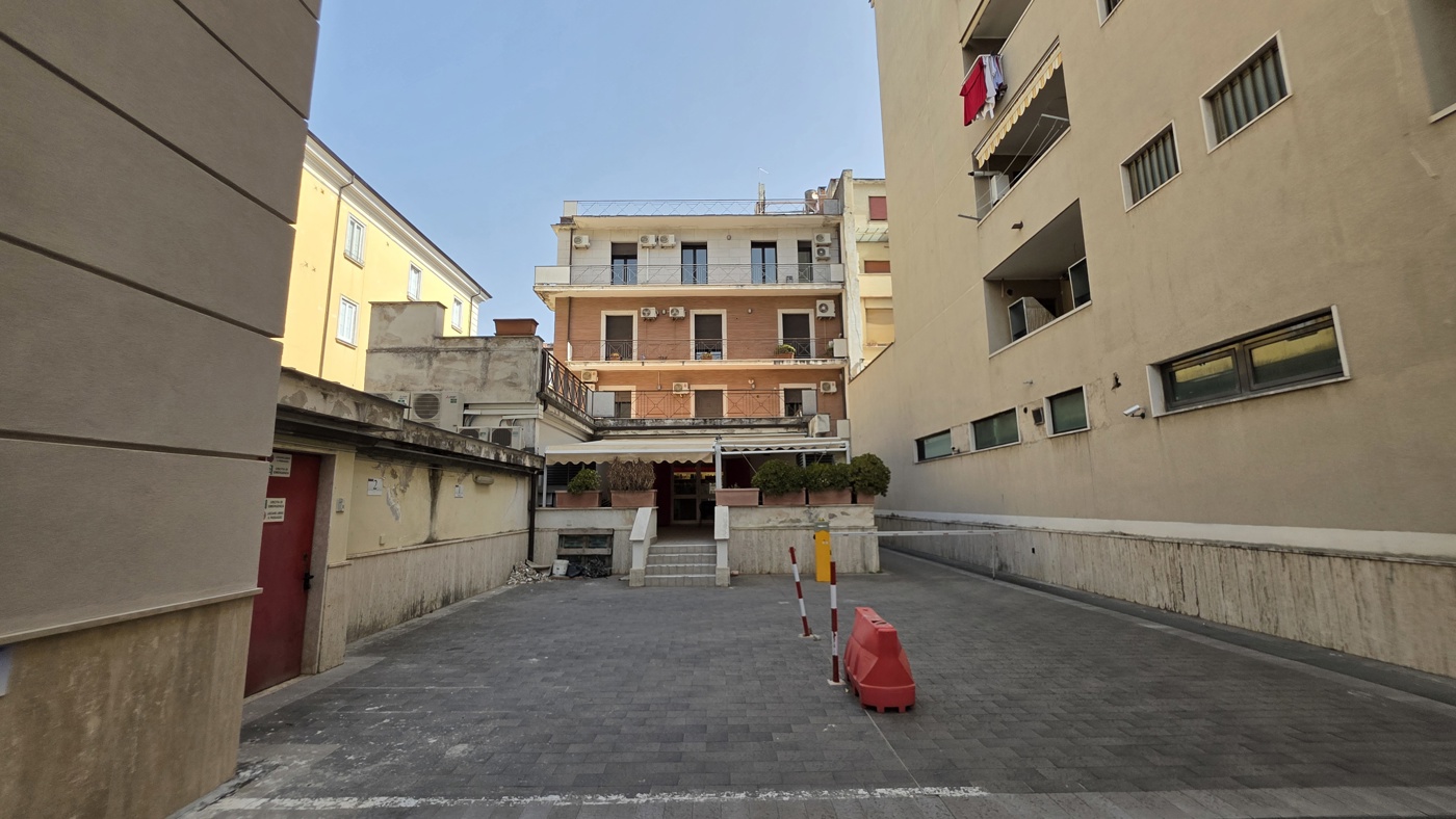 Ufficio con box doppio a Caserta