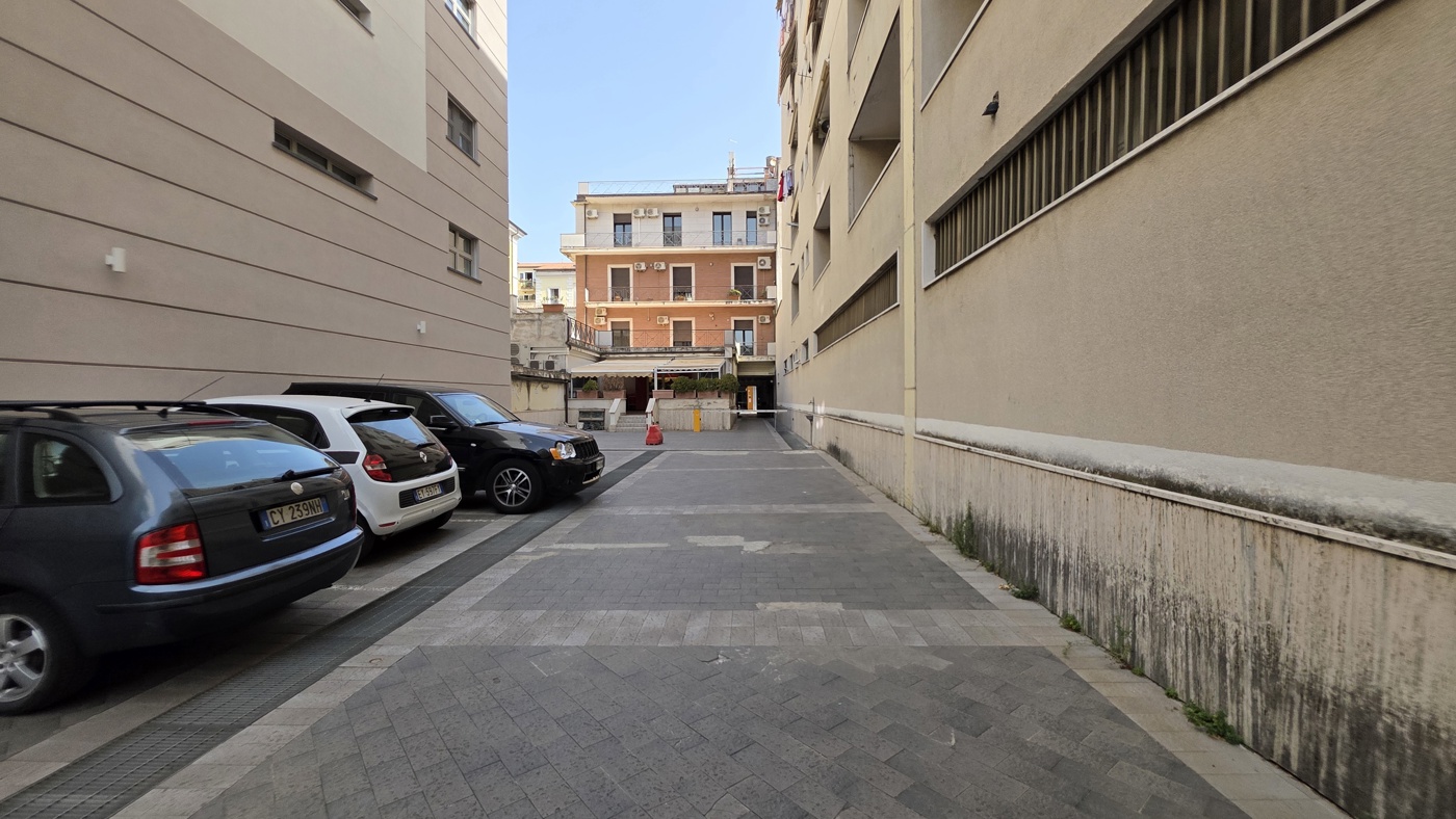 Ufficio con box doppio a Caserta