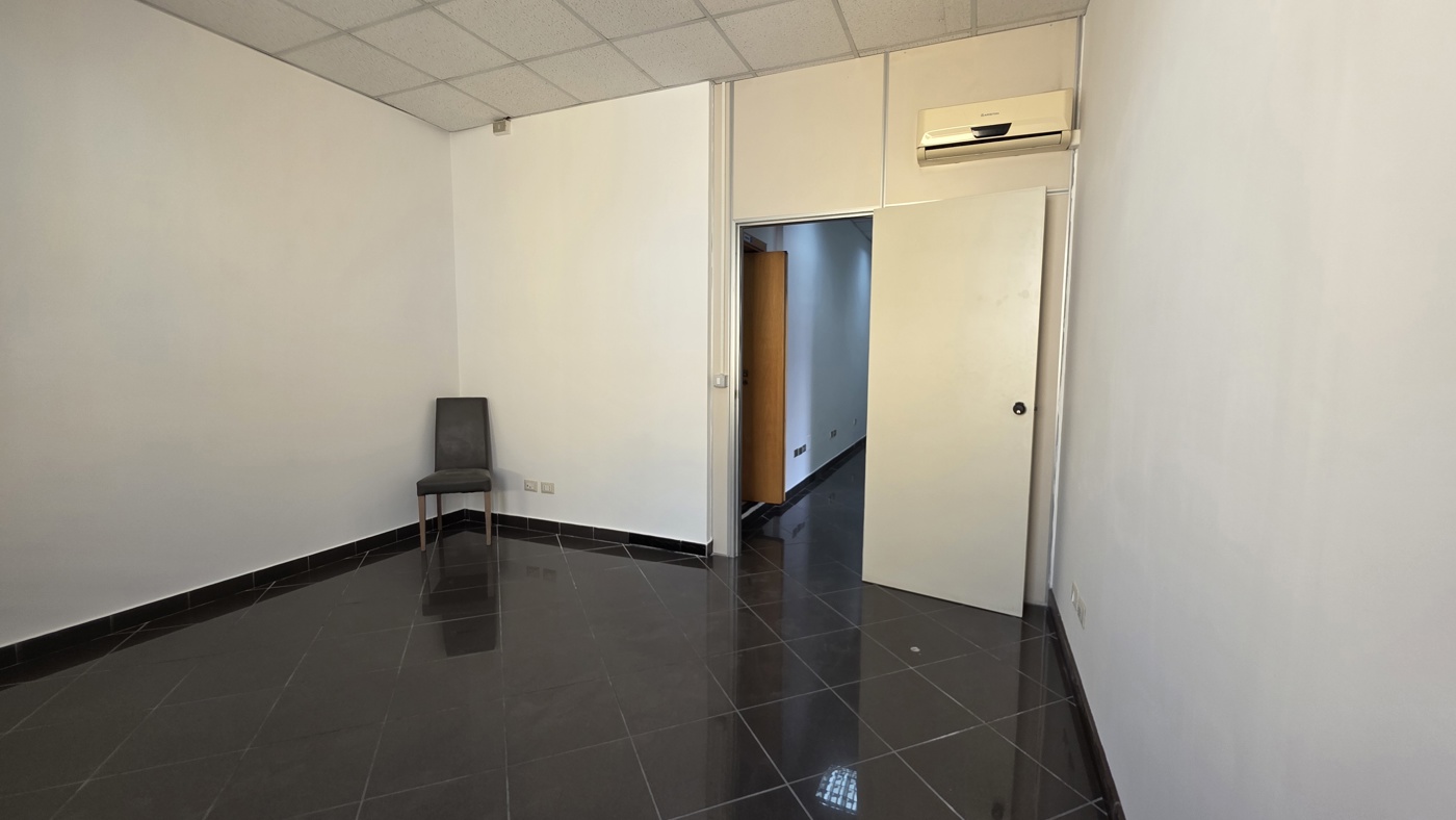 Ufficio con box doppio a Caserta