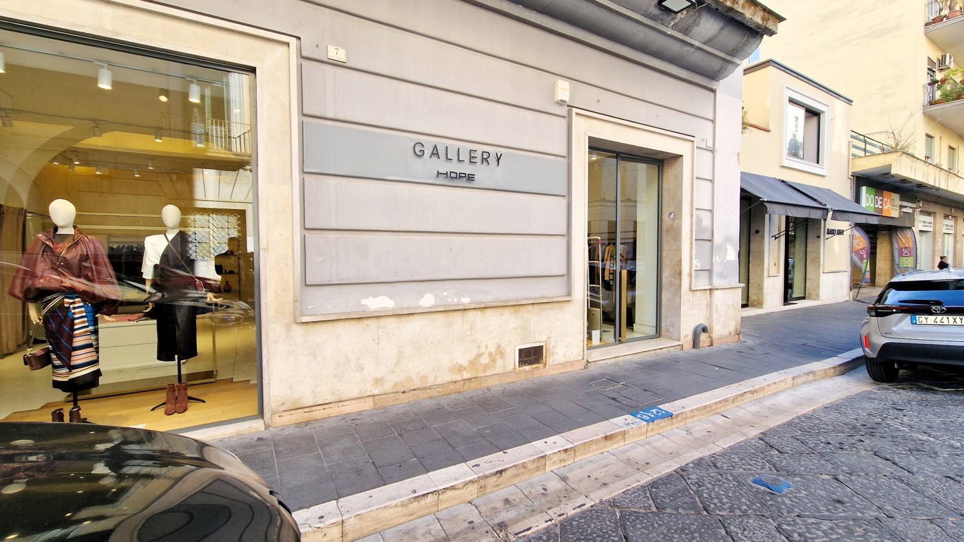 Negozio in affitto a Caserta