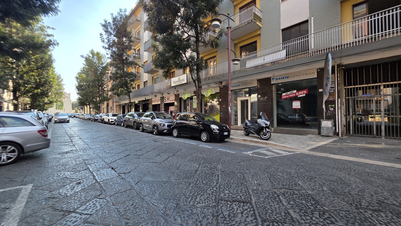 Negozio in affitto a Caserta