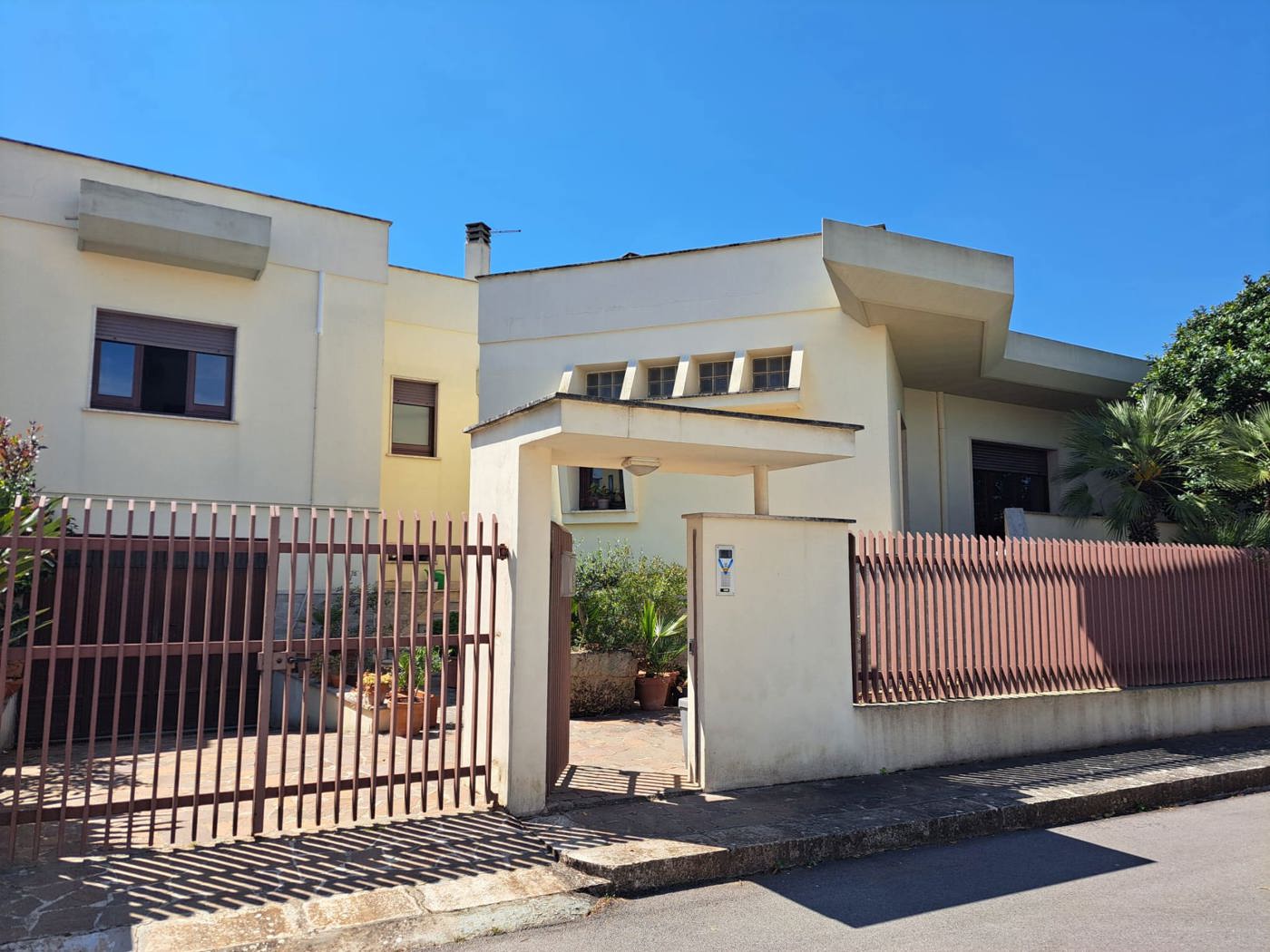 Villa con giardino a Sava
