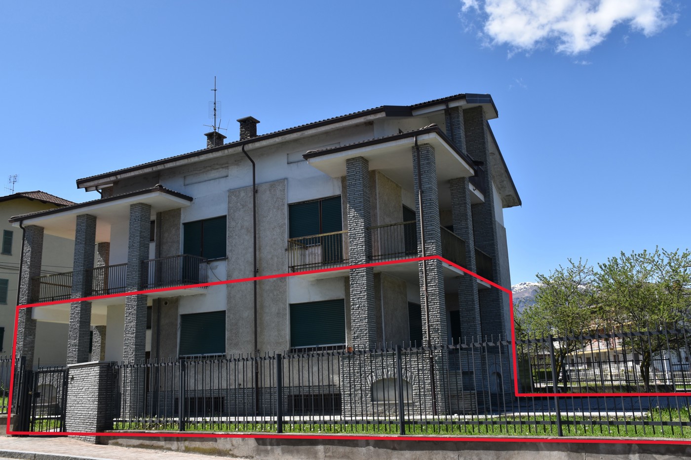 Stabile/Palazzo con box a Sanfront
