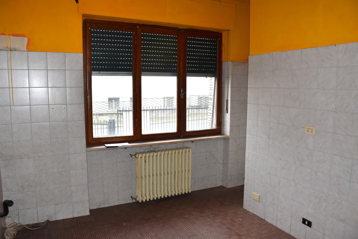 Stabile/Palazzo con box a Sanfront