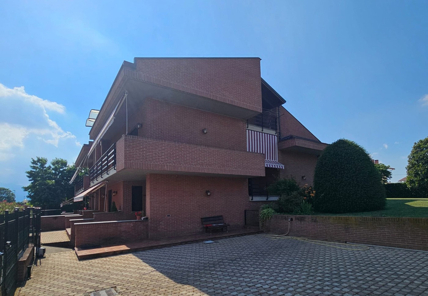 Villa Bifamiliare con giardino a Saluzzo