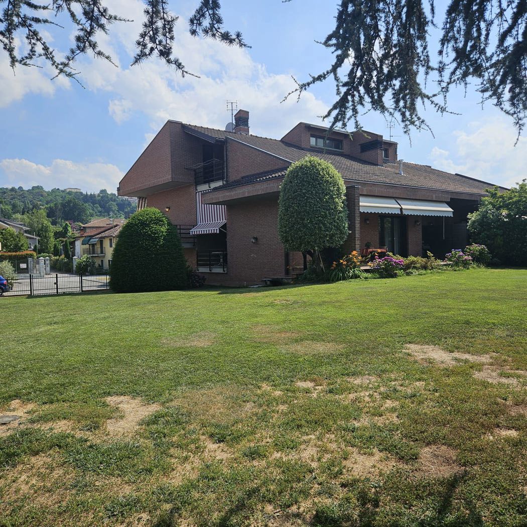 Villa Bifamiliare con giardino a Saluzzo