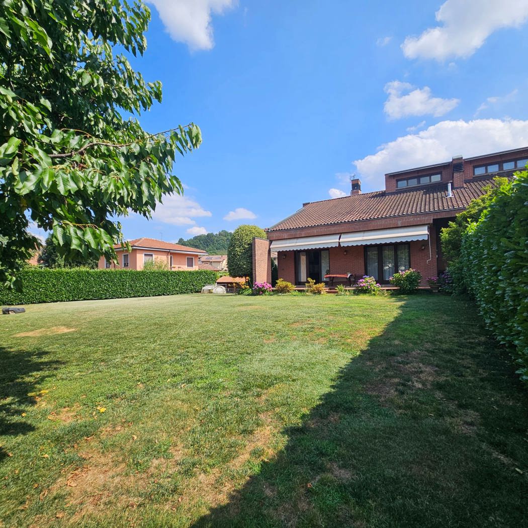 Villa Bifamiliare con giardino a Saluzzo