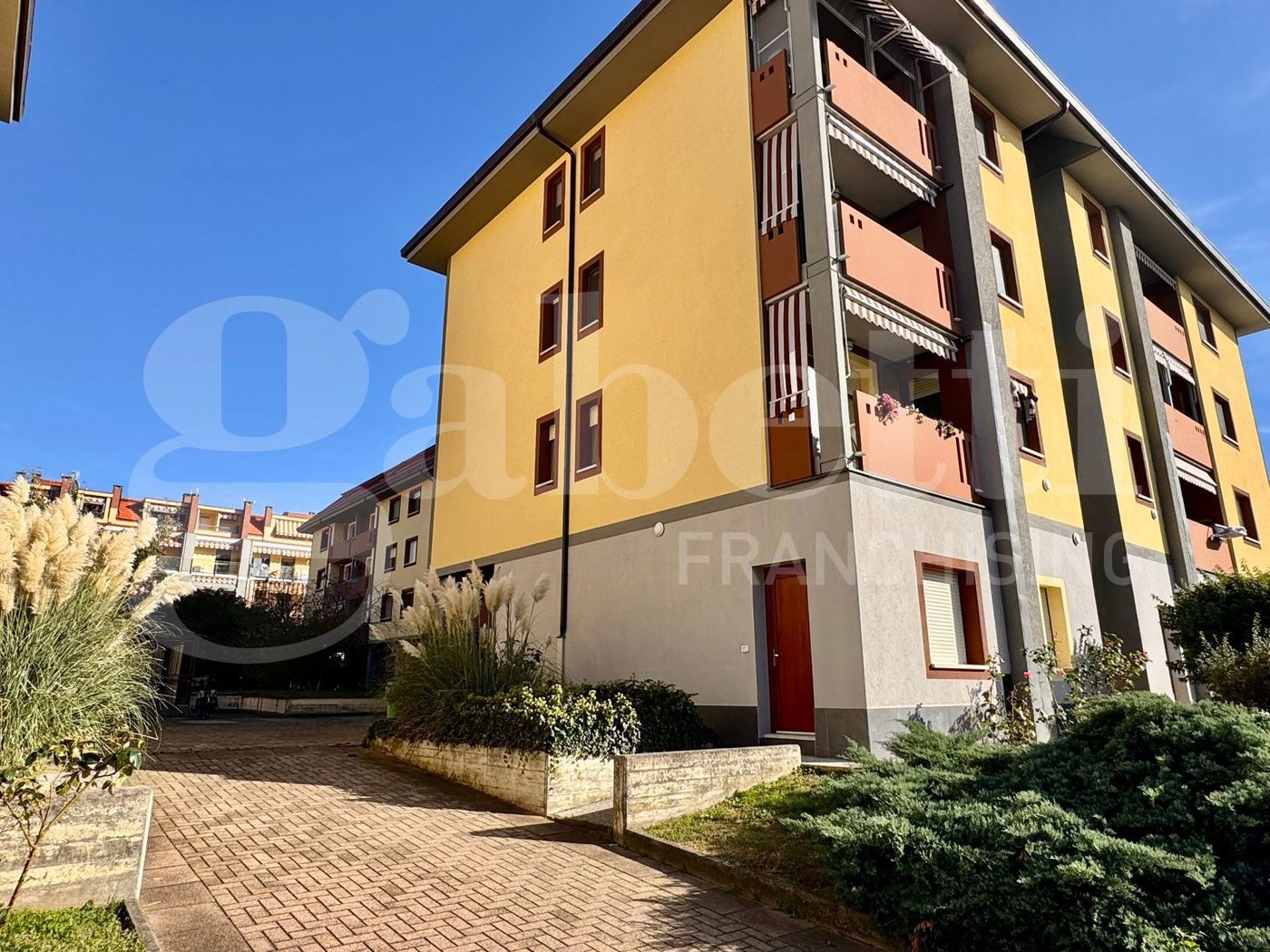 Quadrilocale con box a Bruino