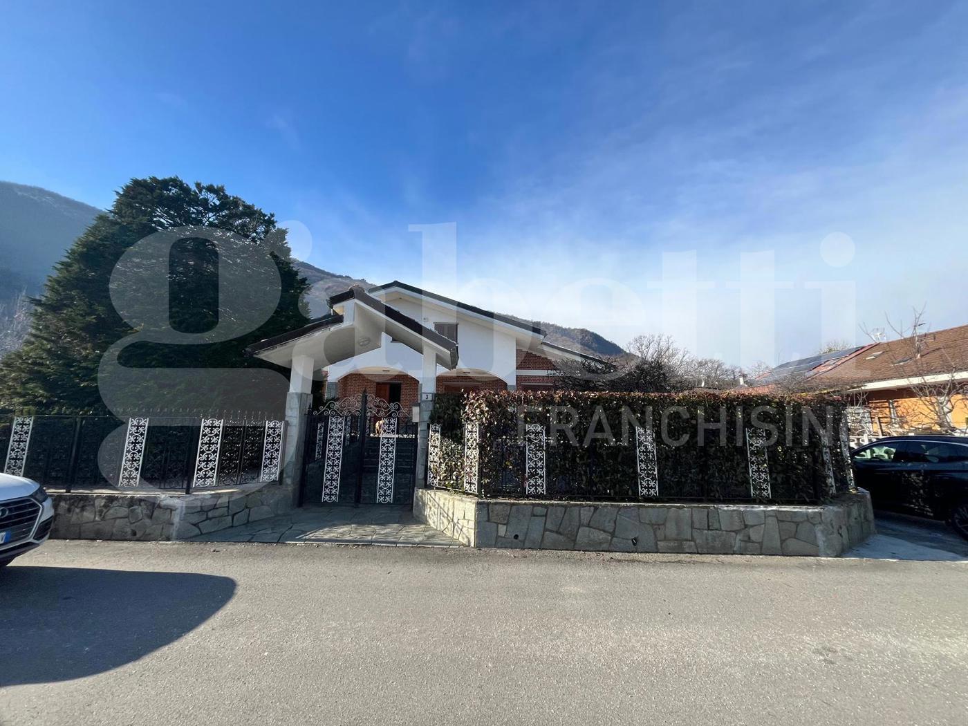 Villa con giardino a Trana