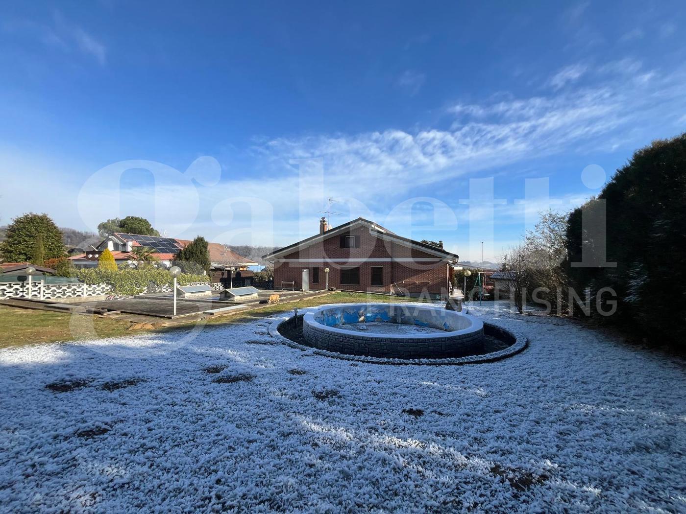 Villa con giardino a Trana