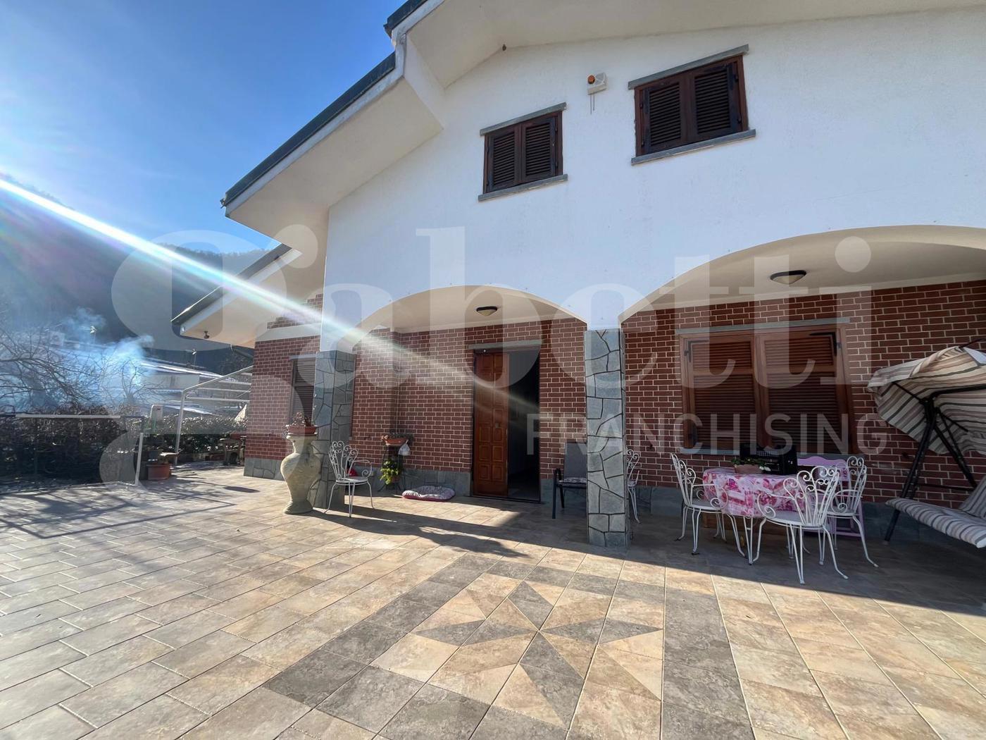 Villa con giardino a Trana