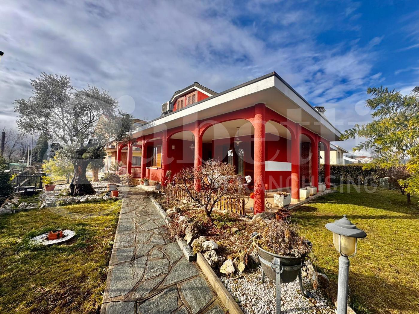 Villa con giardino a Bruino