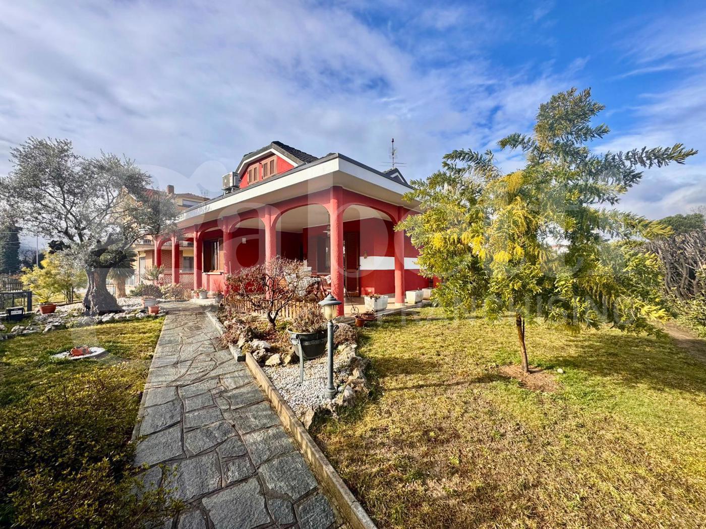 Villa con giardino a Bruino