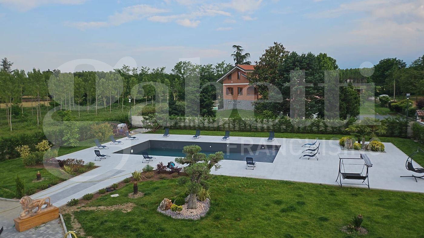 Villa Bifamiliare con giardino a Frossasco