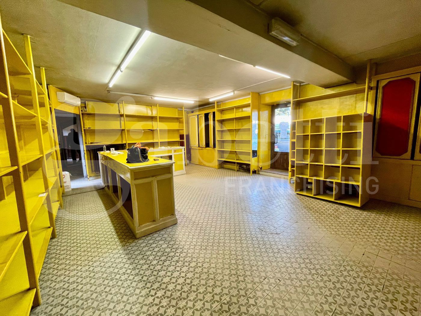 Negozio in affitto a Bruino