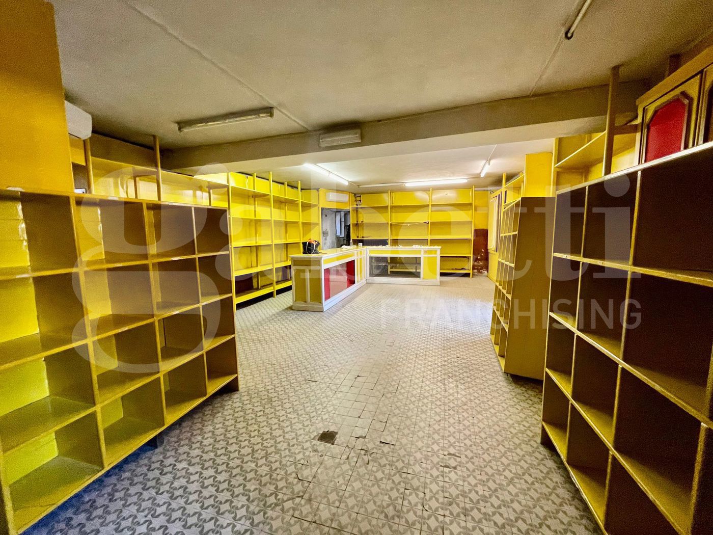 Negozio in affitto a Bruino