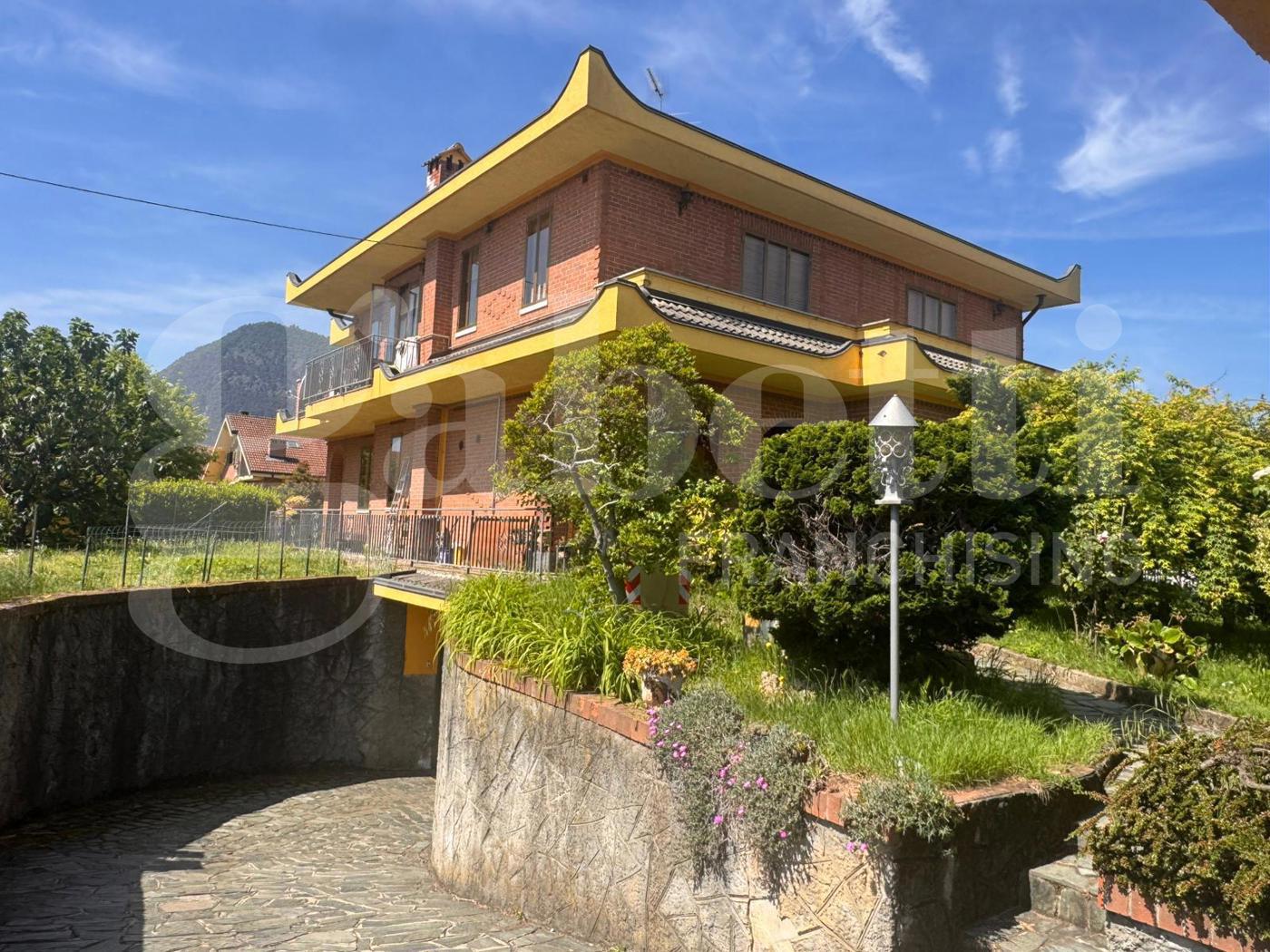 Villa con giardino a Bruino
