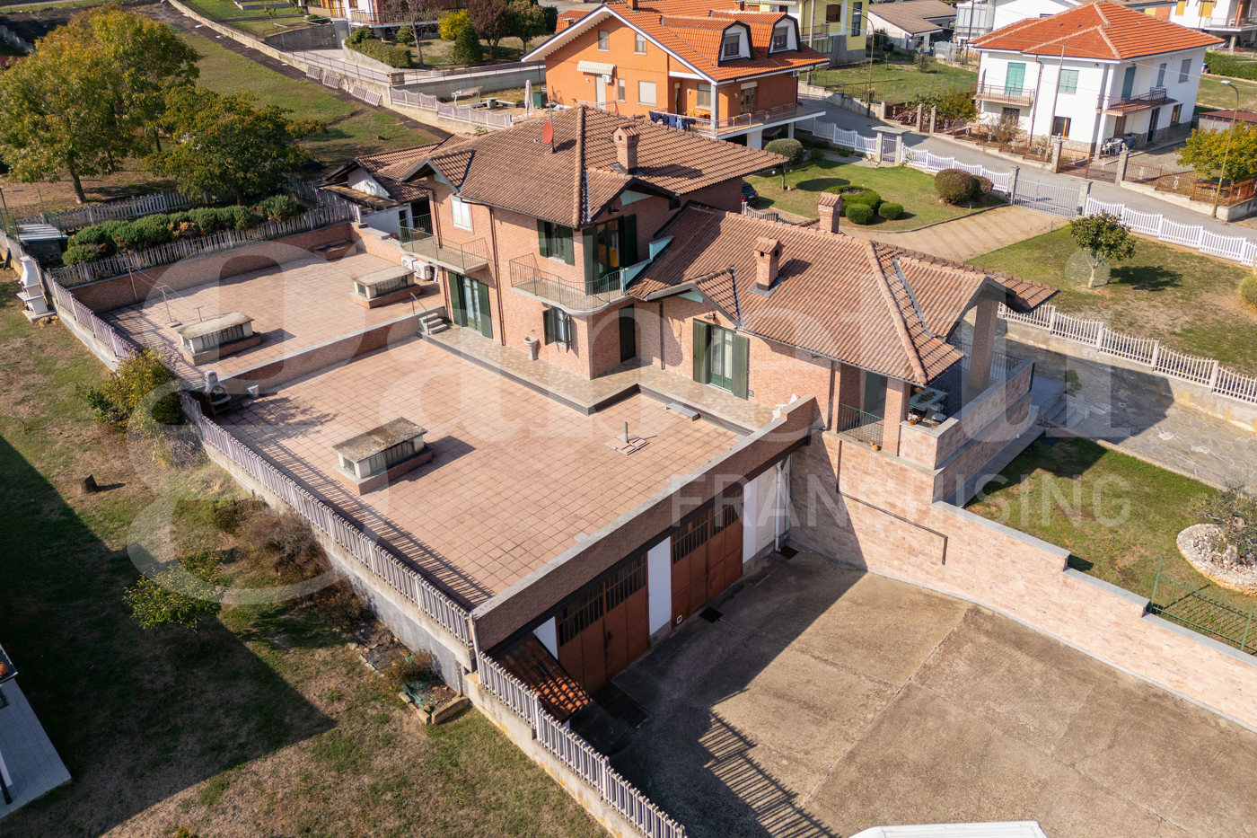 Villa Bifamiliare con giardino a Piossasco