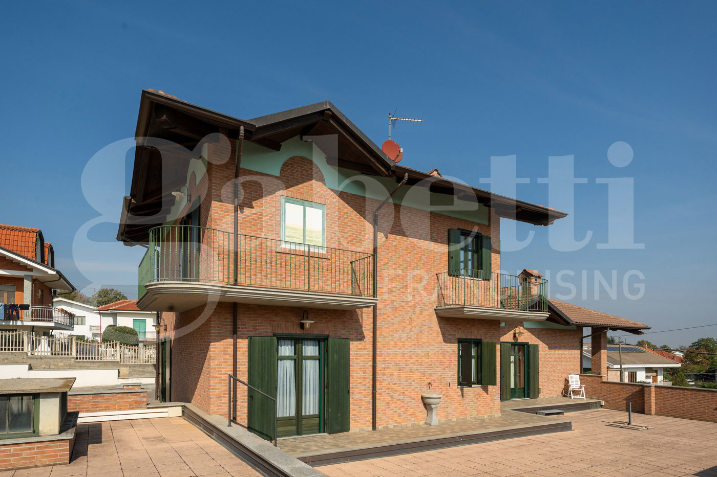 Villa Bifamiliare con giardino a Piossasco
