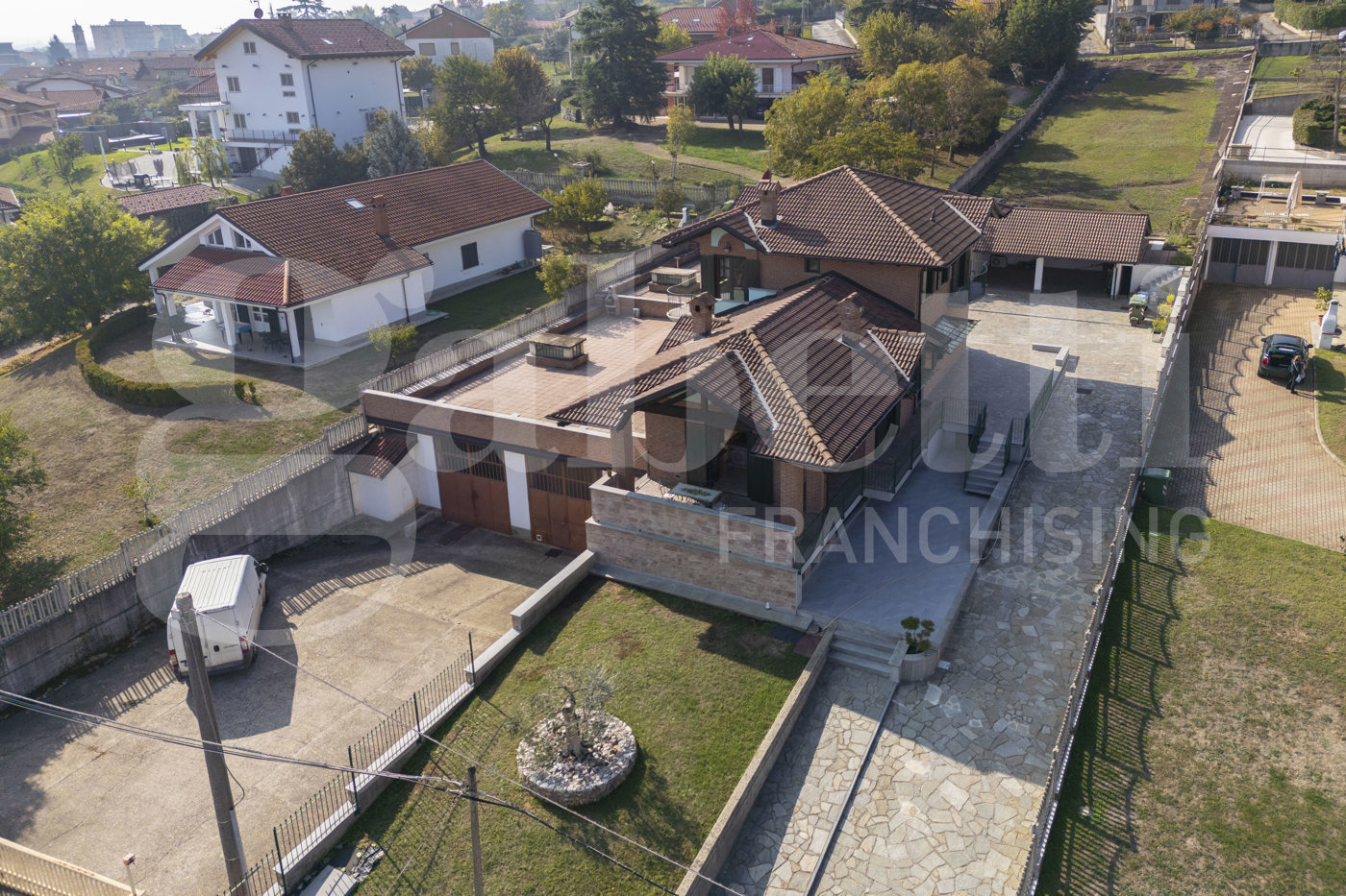 Villa Bifamiliare con giardino a Piossasco