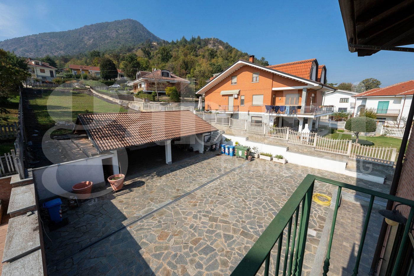 Villa Bifamiliare con giardino a Piossasco