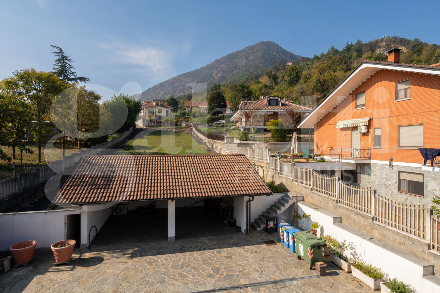 Villa Bifamiliare con giardino a Piossasco