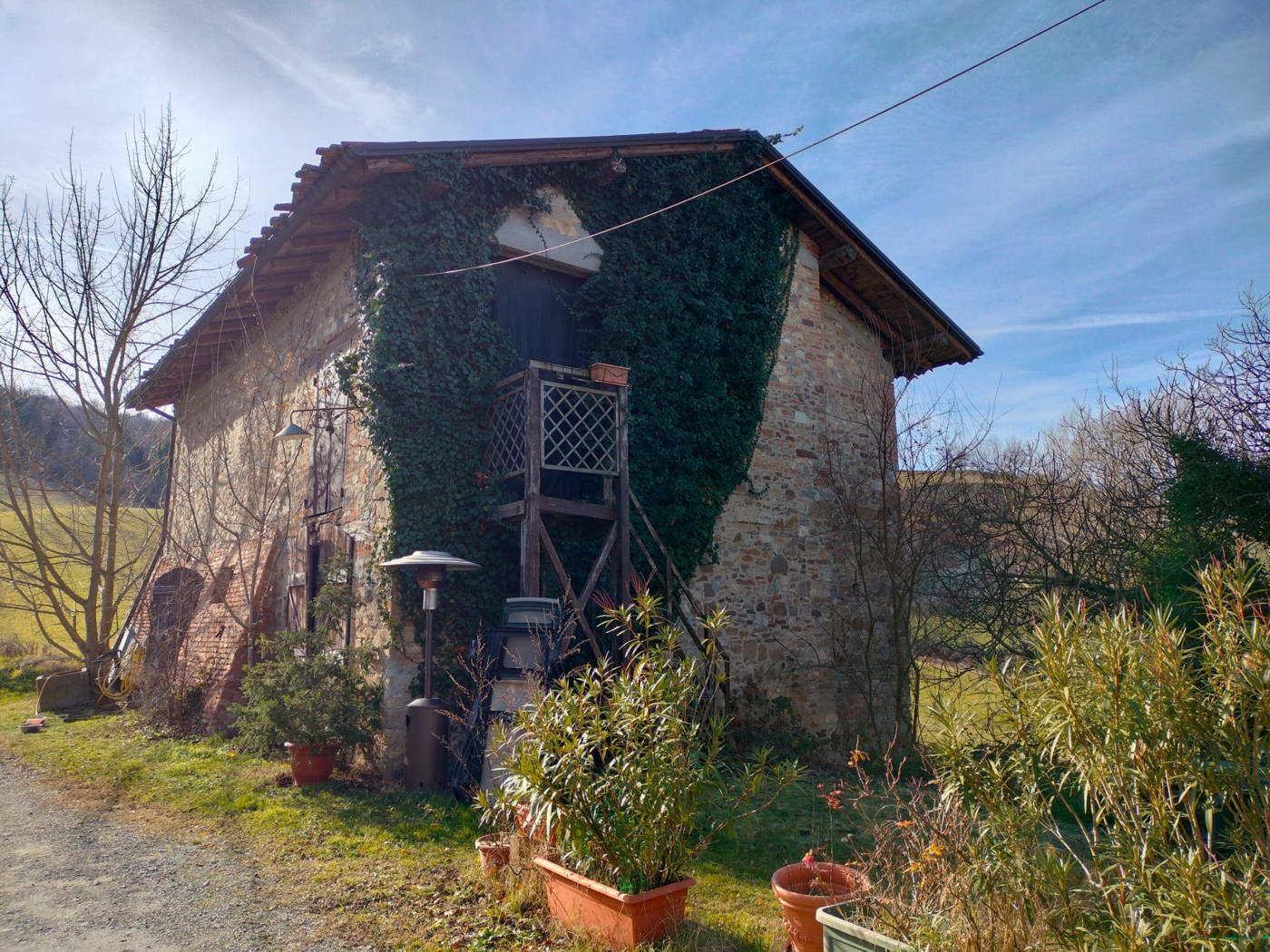 Rustico con giardino a Monte San Pietro