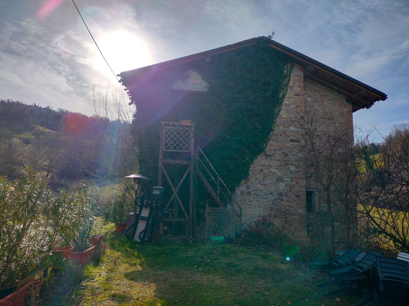 Rustico con giardino a Monte San Pietro