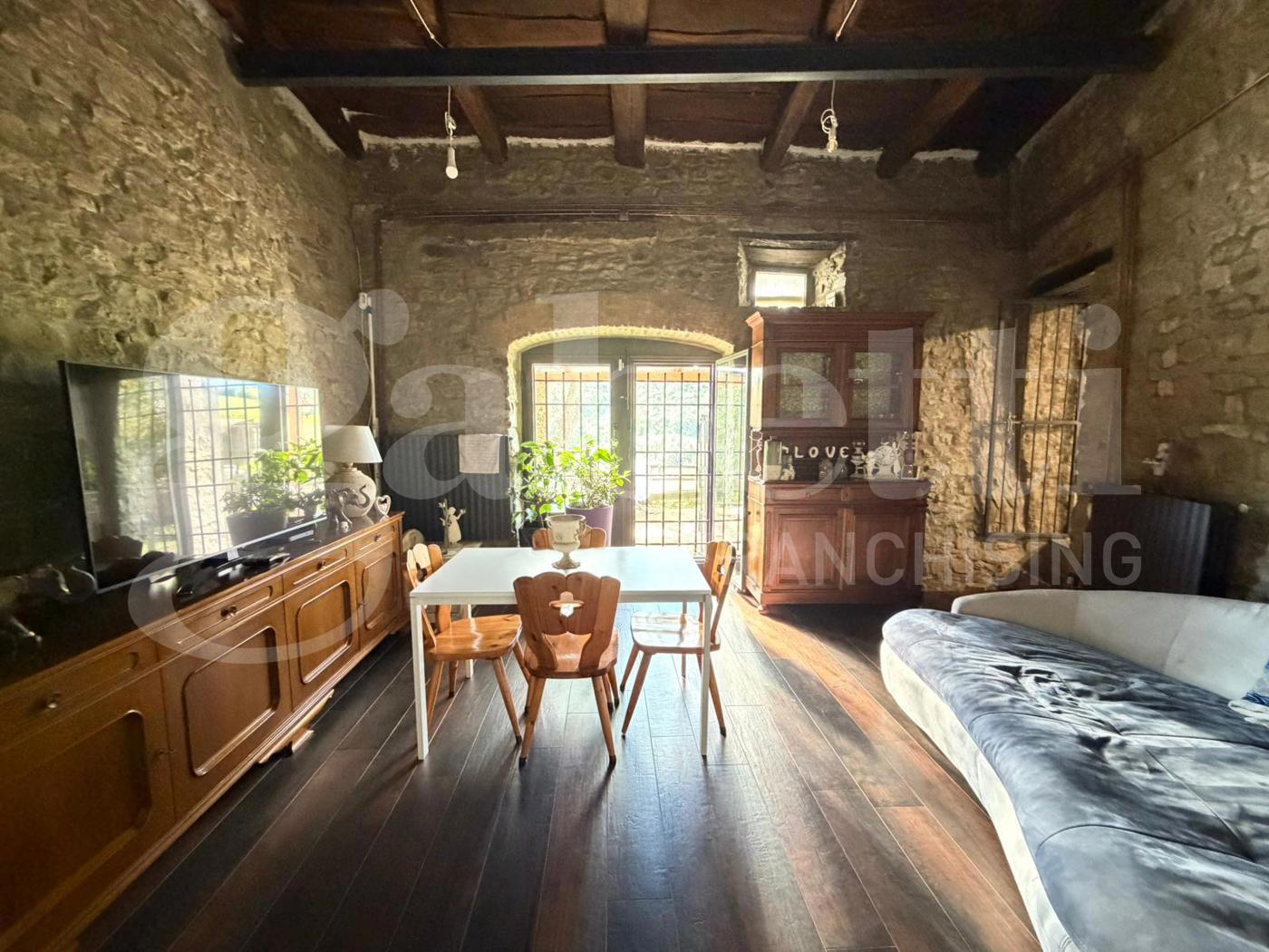 Rustico con giardino a Monte San Pietro