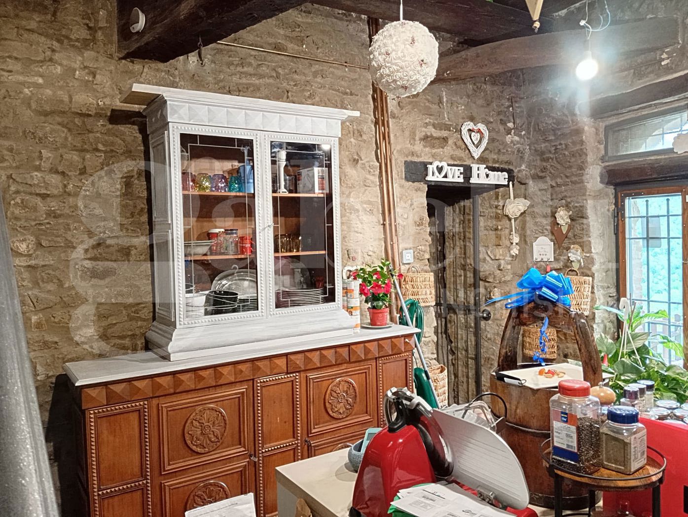 Rustico con giardino a Monte San Pietro