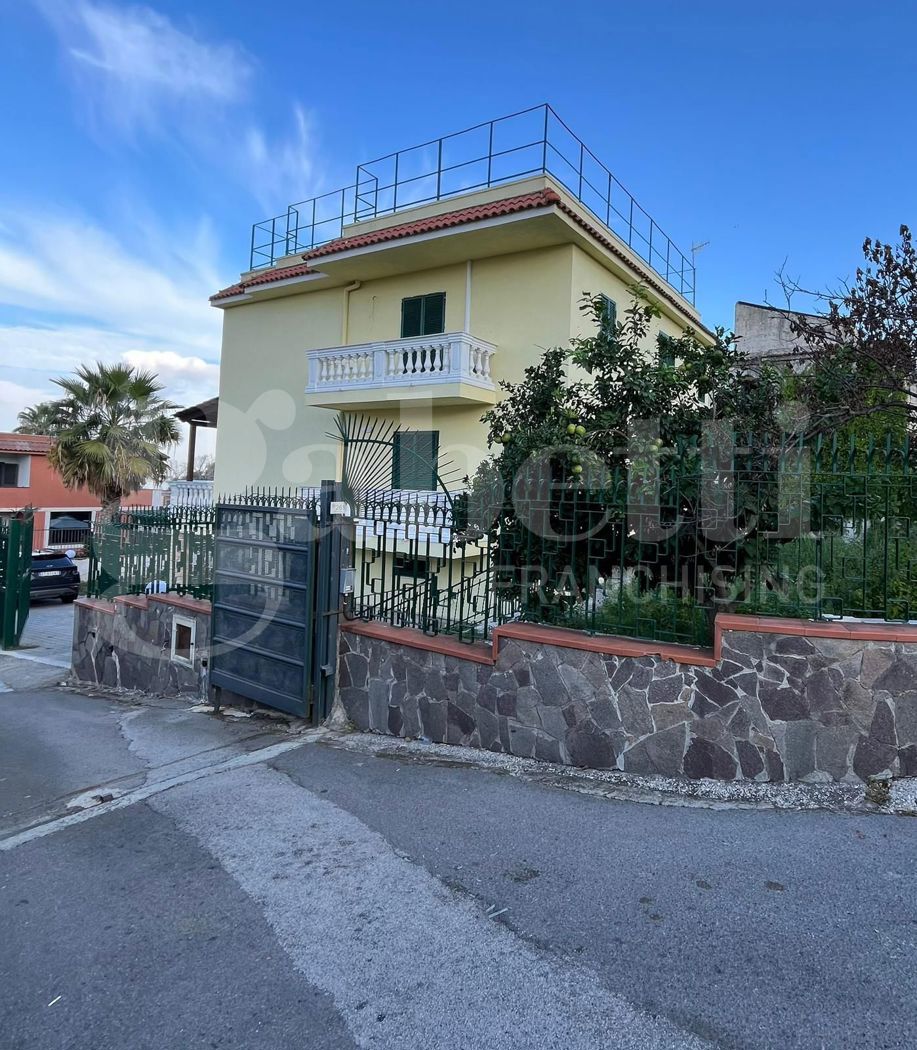 Villa con giardino a Giugliano in Campania