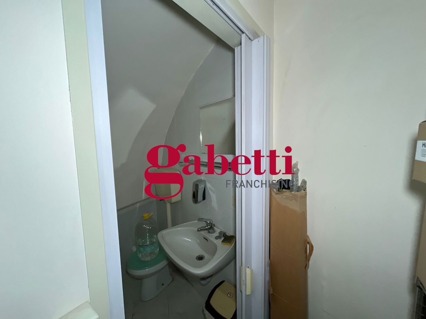 Negozio in vendita a Maddaloni