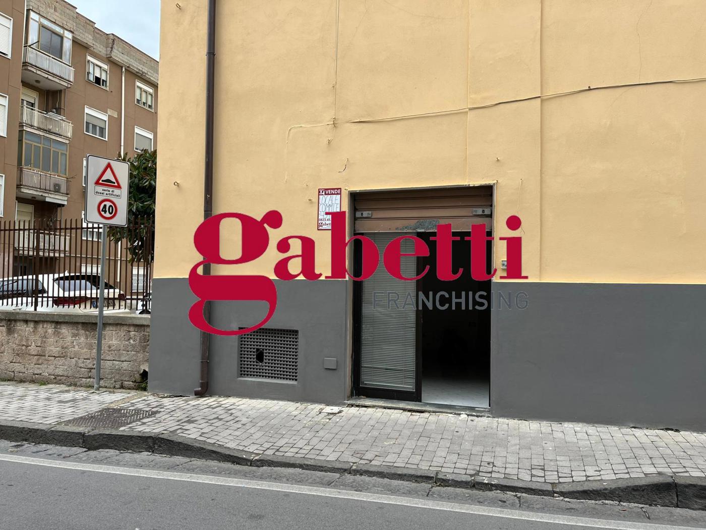 Negozio in vendita a Maddaloni