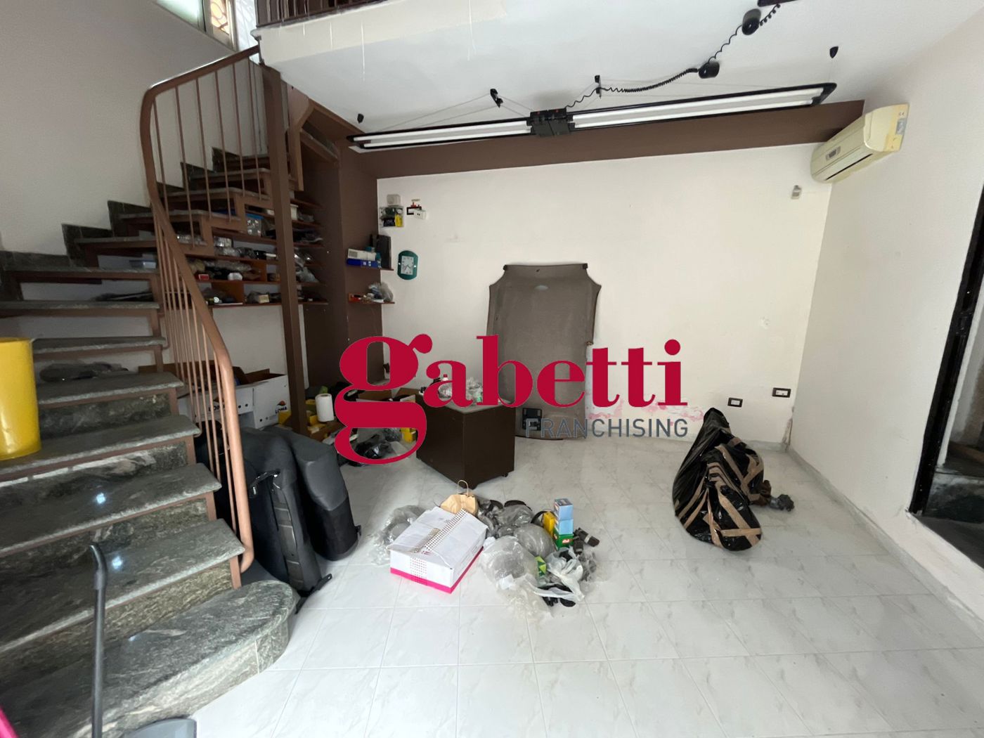 Negozio in vendita a Maddaloni