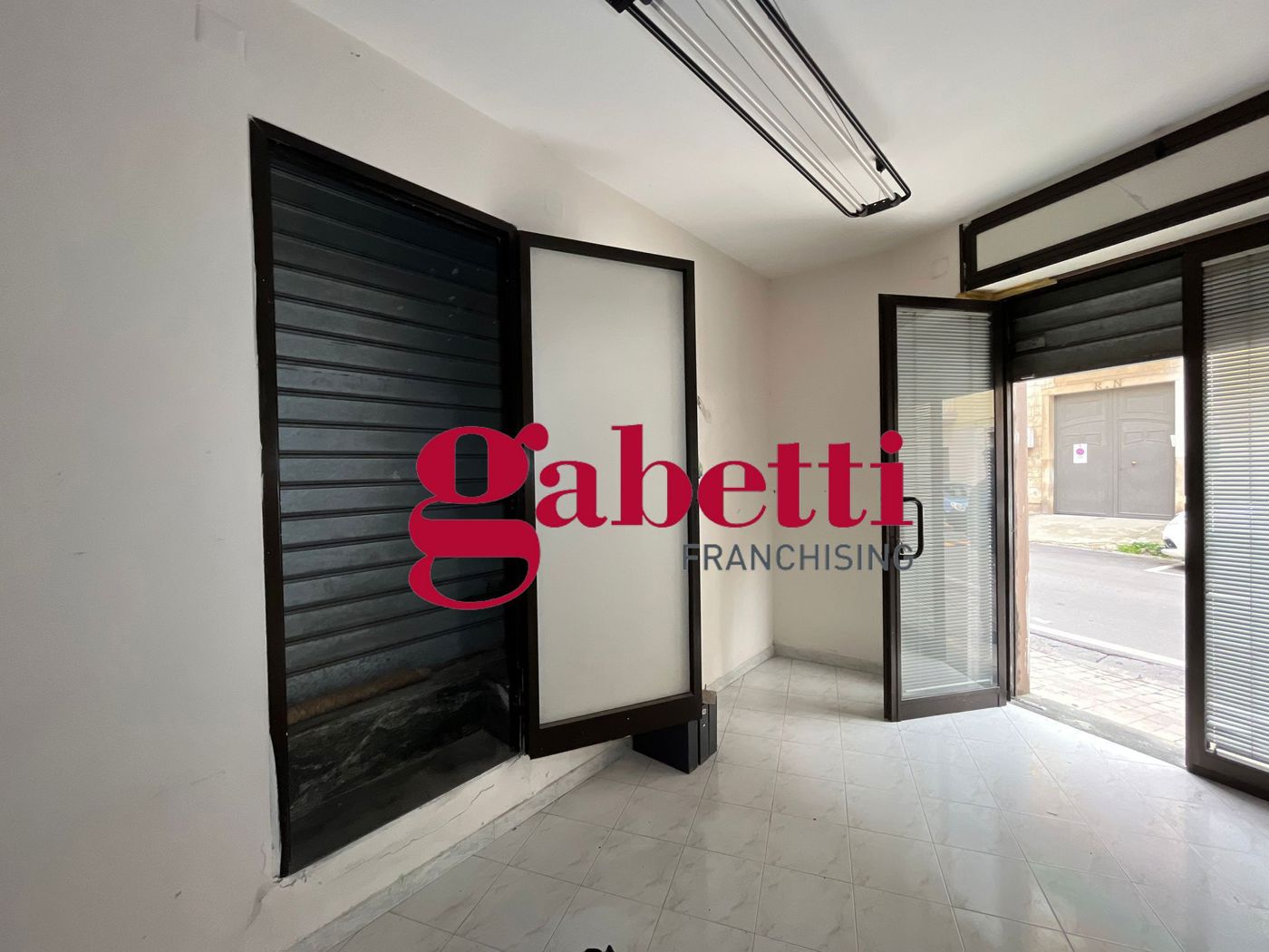 Negozio in vendita a Maddaloni