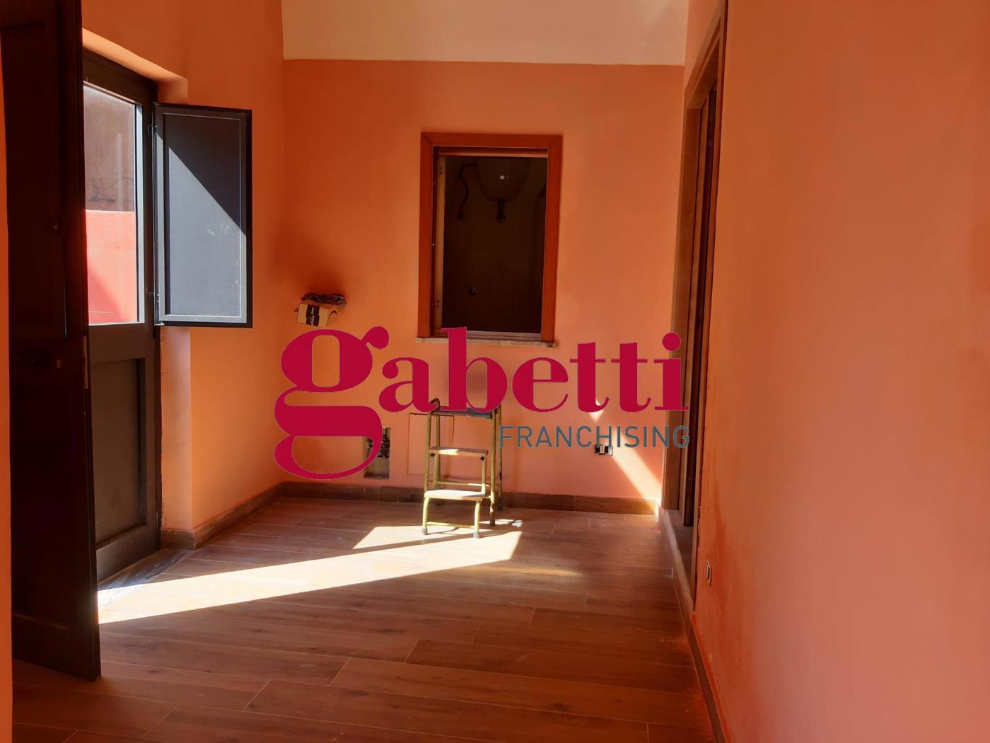 Negozio in affitto a San Nicola la Strada