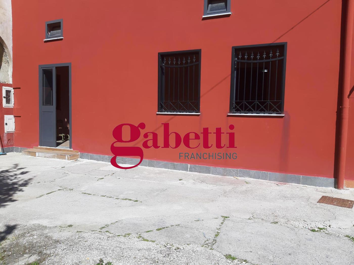 Negozio in affitto a San Nicola la Strada