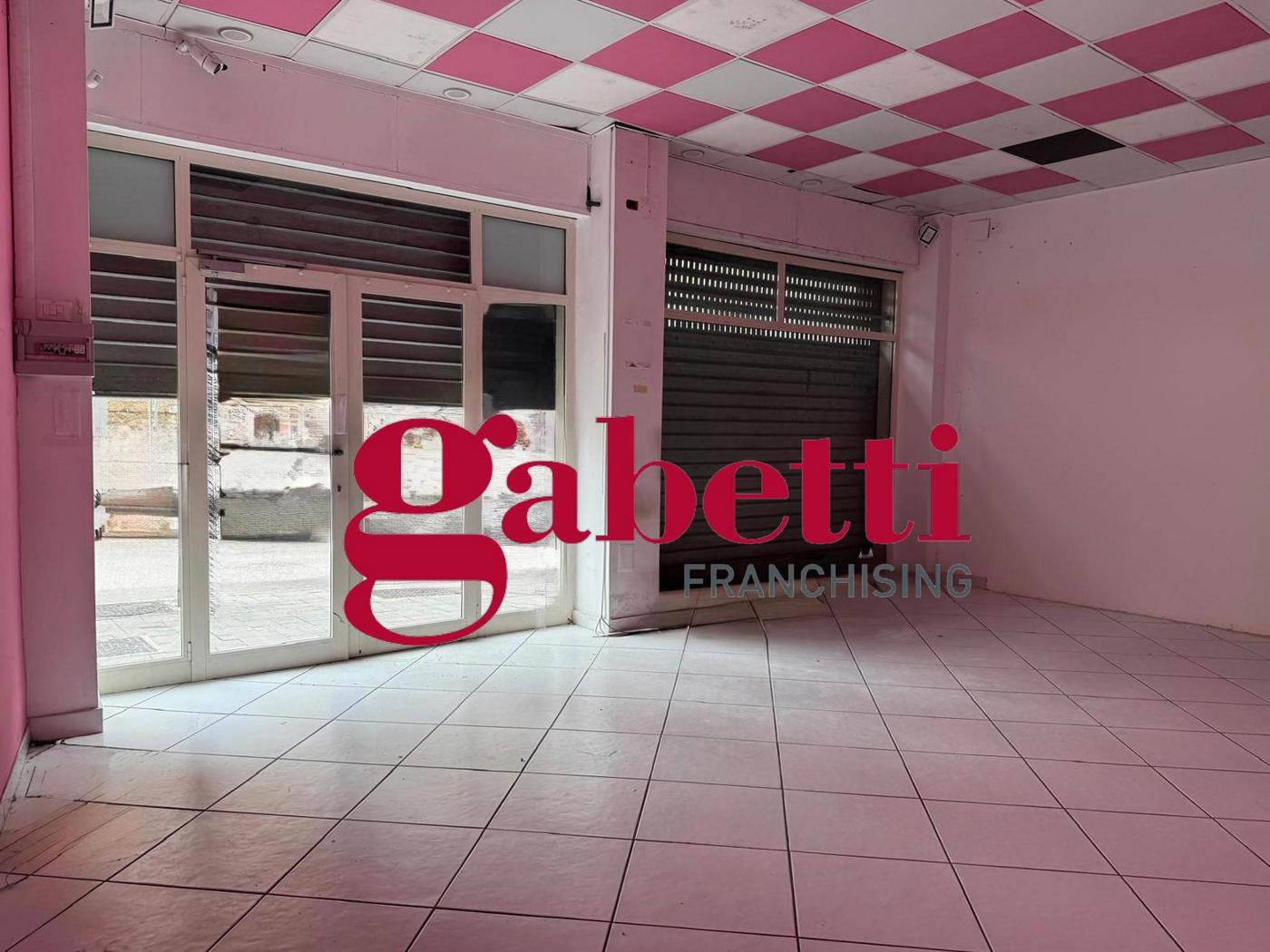 Negozio in affitto a Caserta